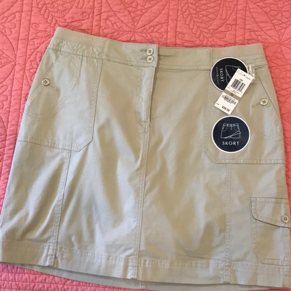 Karen Scott khaki Skort